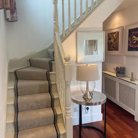 Dublin South - 4 Bedroom In Affluent Area Szálloda *