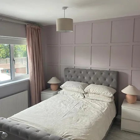 Dublin South - 4 Bedroom In Affluent Area Szálloda *