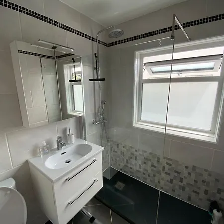 Dublin South - 4 Bedroom In Affluent Area Cabinteely