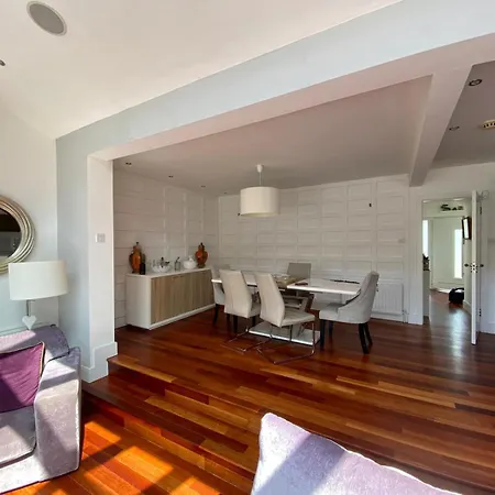 Dublin South - 4 Bedroom In Affluent Area * Cabinteely